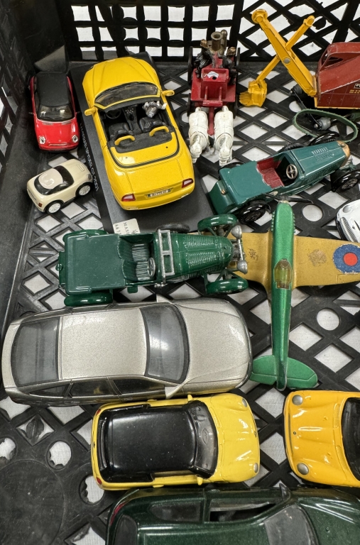 A box of loose mixed diecast including Mini's - Image 4 of 7