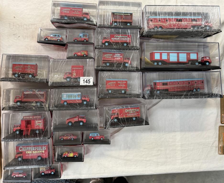 24 Oxford Diecast Chipperfields circus models