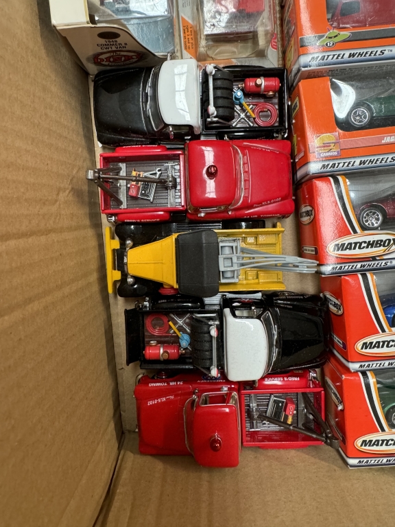 A quantity of mixed Diecast including Grtl classic vehicles, Siko Esso tanker etc - Image 9 of 10