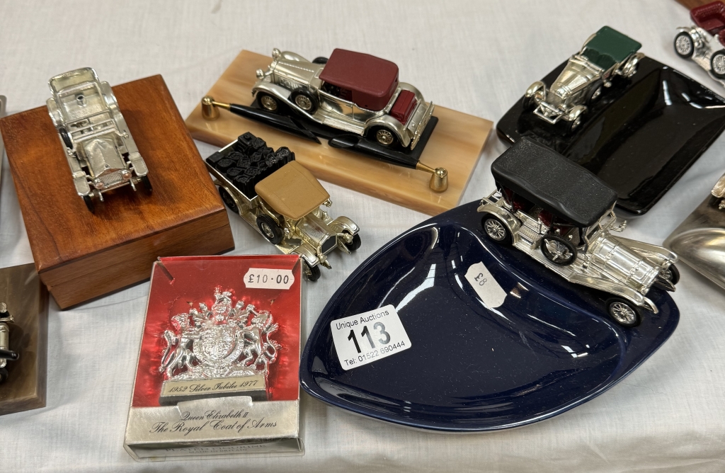 A quantity of Matchbox Yesteryear chrome plated presentation models on ashtrays, pen stands & - Bild 3 aus 8