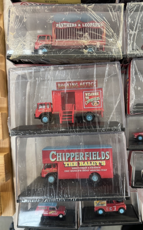 24 Oxford Diecast Chipperfields circus models - Image 8 of 11