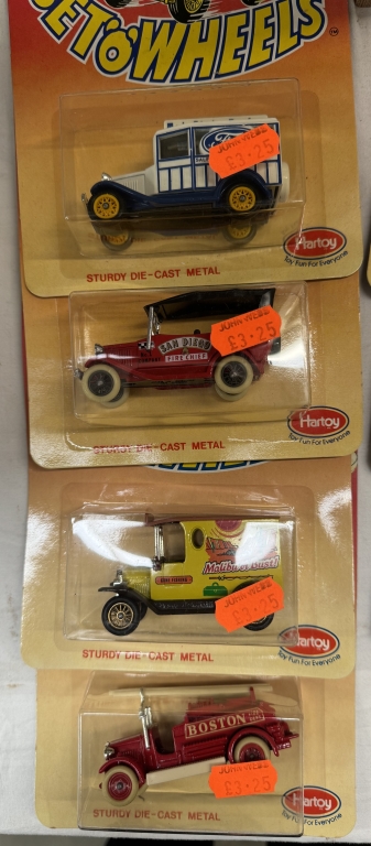 8 Hartoy 'Fantastic Set 'O' wheels' in blister packs - Image 2 of 3