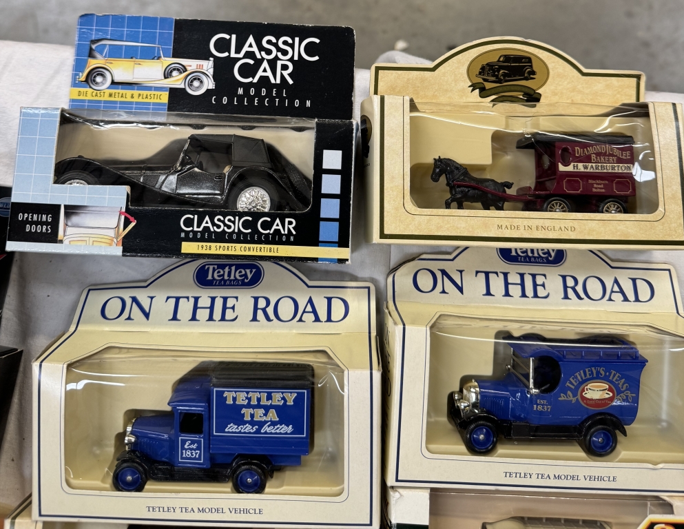 A quantity of mixed boxed diecast including Lledo, Auto art, Oxford diecast etc - Image 11 of 11