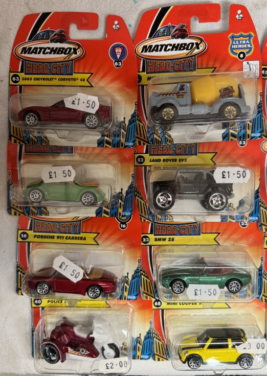 17 Matchbox hero city vehicles in blister packs - Image 3 of 5