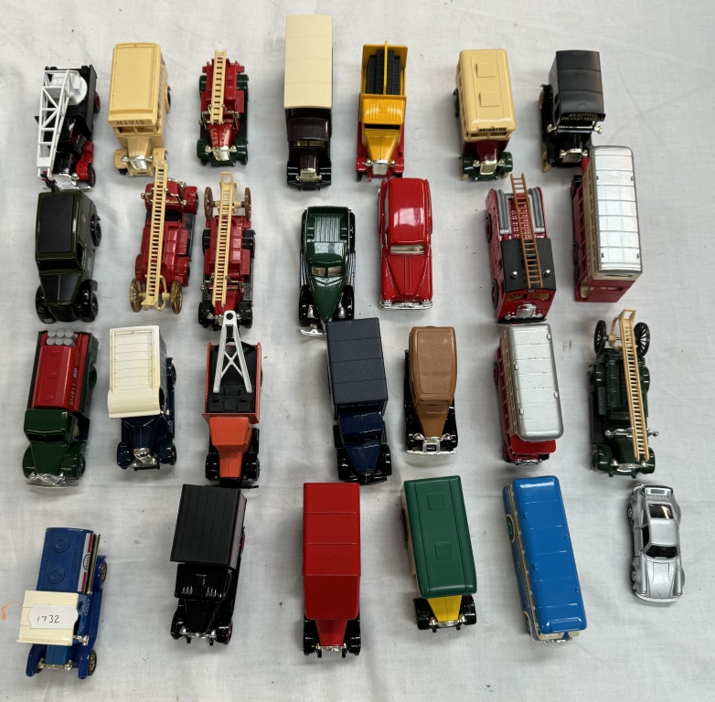 A good lot of unboxed Lledo vans - Image 2 of 2