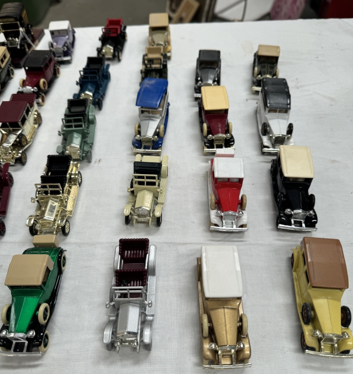 A good lot of unboxed Lledo model cars - Bild 4 aus 5