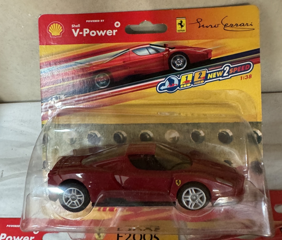 7 Shell V-Power Ferraris in blister packs - Image 4 of 4