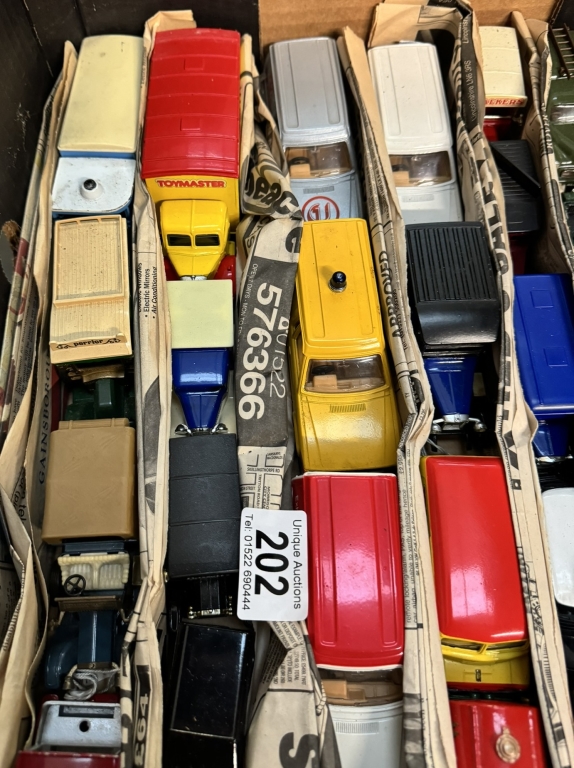 A large box of mixed diecast including Matchbox & Corgi - Bild 2 aus 7