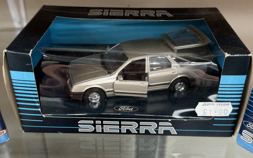 9 Ford Sierra models and Metro models by Matchbox and Corgi in blister packs and boxes - Image 3 of 5