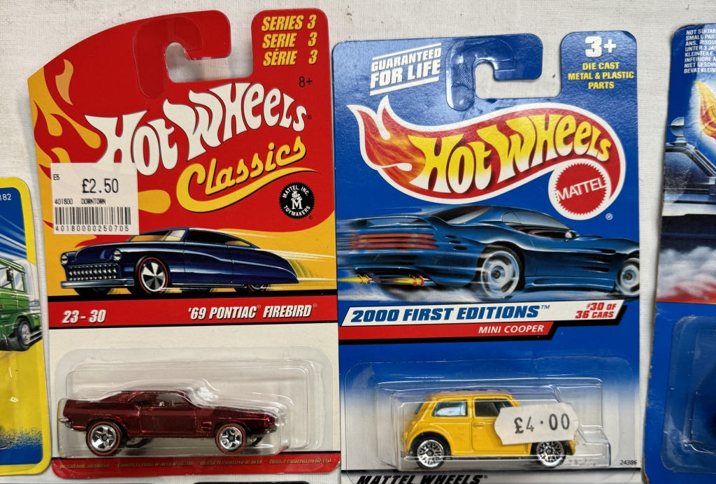 14 Hot wheels and 3 Hot Wheel Pro Racers in blister packs - Image 5 of 6