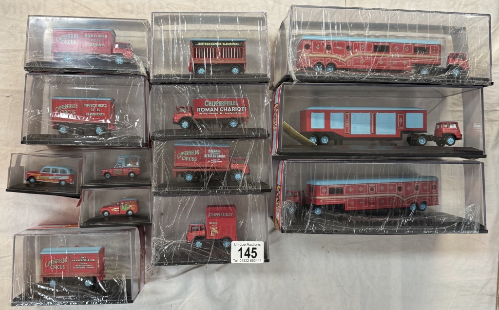 24 Oxford Diecast Chipperfields circus models - Image 2 of 11