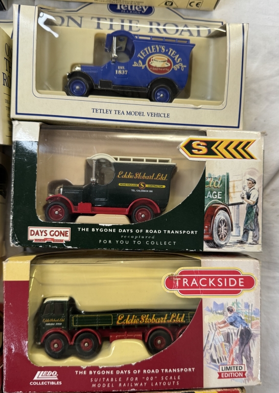 A quantity of mixed boxed diecast including Lledo, Auto art, Oxford diecast etc - Image 9 of 11