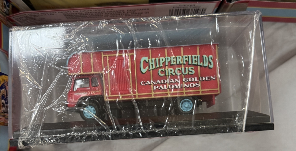 24 Oxford Diecast Chipperfields circus models - Image 10 of 11