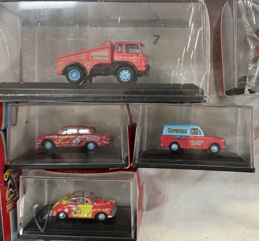 24 Oxford Diecast Chipperfields circus models - Image 9 of 11
