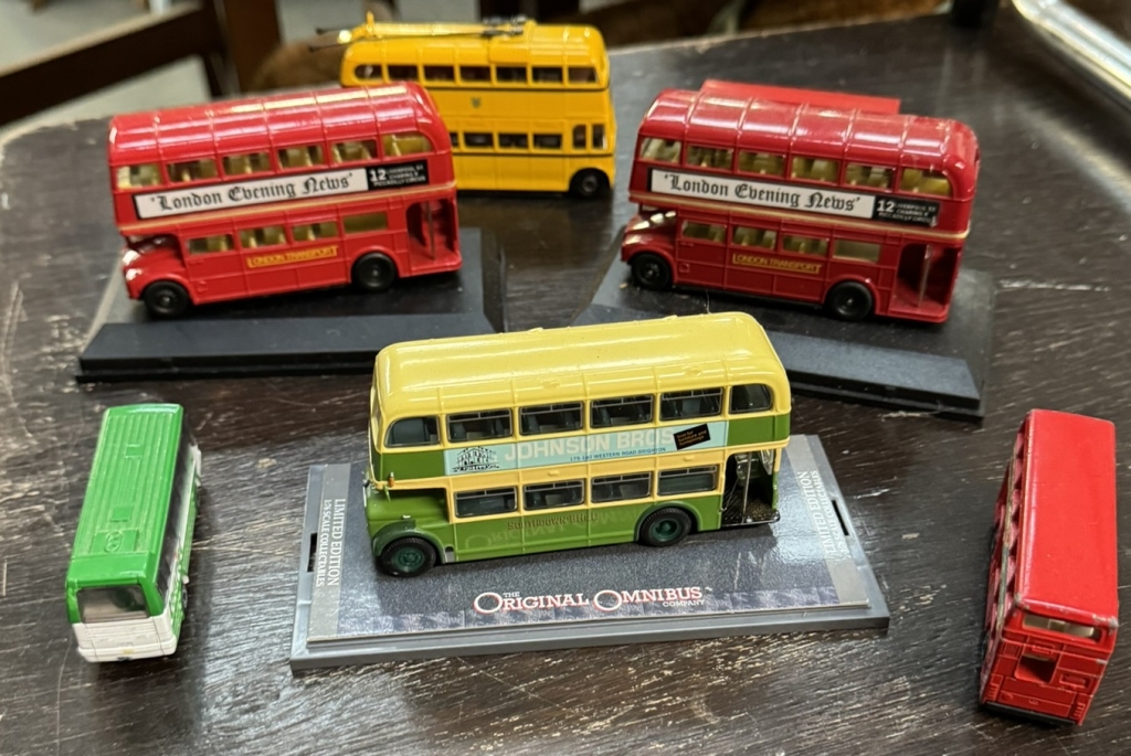 3 Corgi classics boxed buses, lledo, Oxford diecast etc & A quantity of unboxed - Image 2 of 9