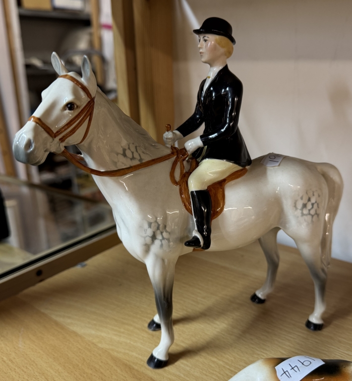 A Beswick dapple grey horse with rider, Smaller Beswick horse with rider & 3 Beswick hunting hounds - Image 3 of 8