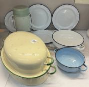 A good lot of vintage & other enamel kitchenware