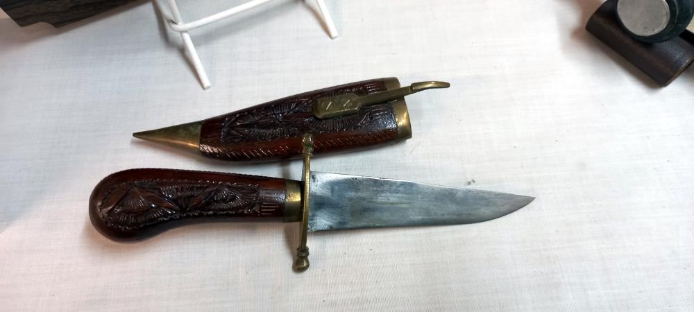 Five vintage knives. - Image 9 of 11