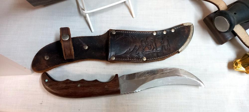 Five vintage knives. - Image 3 of 11