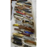 A good lot of vintage penknives.