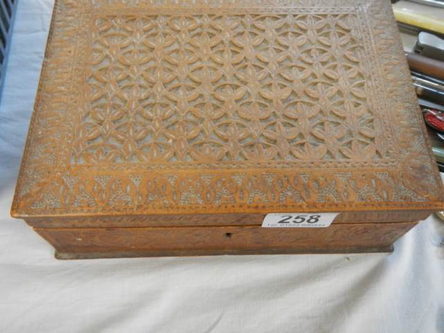 A carved jewellery box and contents. - Image 2 of 3