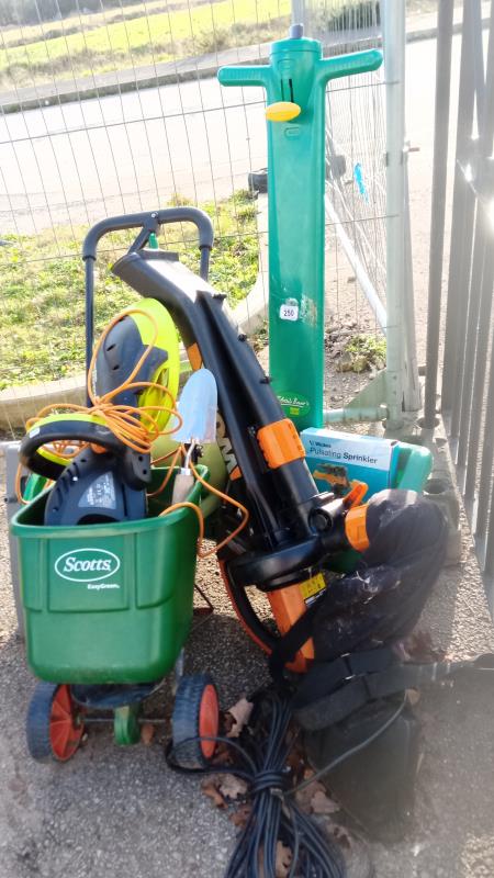 A large quantity of garden tools / hose