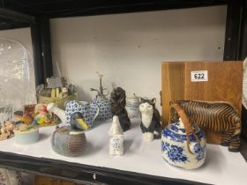 A mixed lot including bookends etc