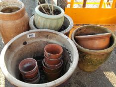 A good lot pf garden pots
