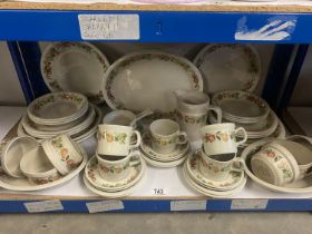 A Wedgwood 'Quince' dinner set 40+ pieces COLLECT ONLY