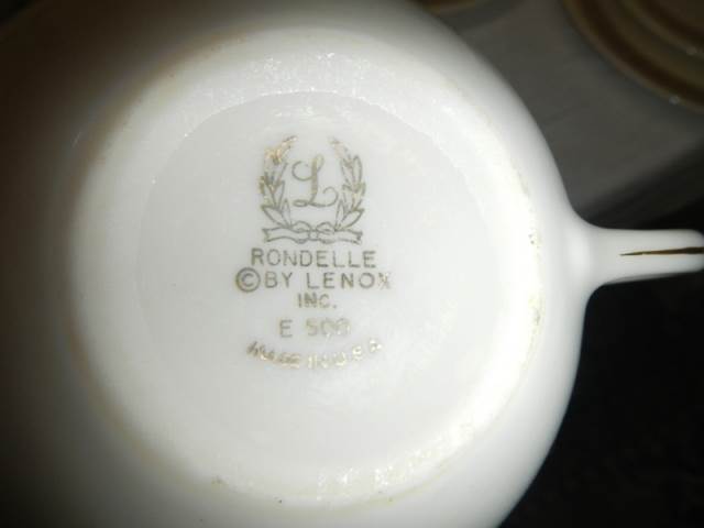 A large Rondelle by Lenox dinner service, COLLECT ONLY. - Image 2 of 2