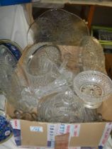 A mixed lot of glassware, COLLECT ONLY.