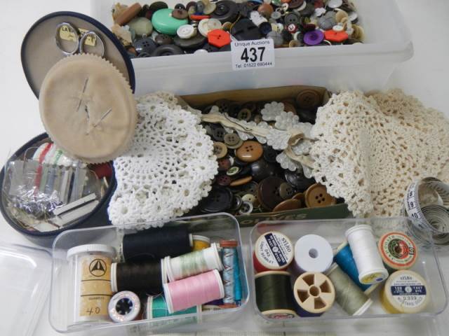 A mixed lot of needlework items.