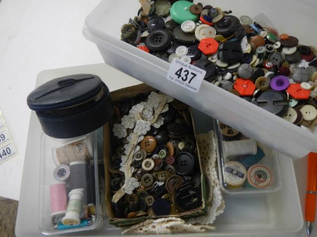 A mixed lot of needlework items. - Image 3 of 3