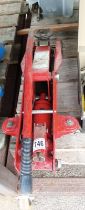 A 1.5 tonne trolley jack COLLECT ONLY