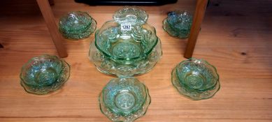 A good set of vintage green bowls & plates (All matching) (Missing bowl)