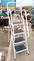 A large as new 4 step ladder