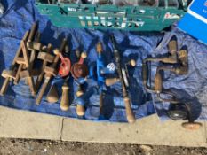 A quantity of drills & mallets