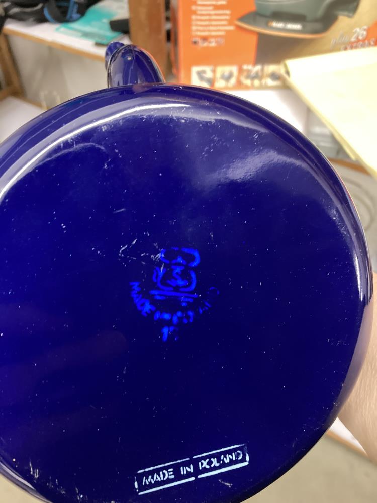A blue enamel kettle jug & 2 mugs - Image 2 of 2