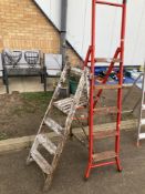 2 pars of step ladders 1 wooden