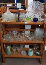 2 shelves of glassware