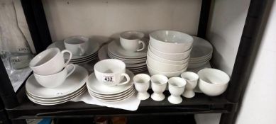 White 4 place dinner service plus extra cups