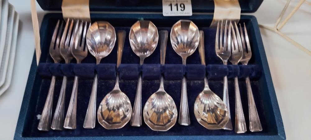 A cased silver plated desert spoon / fork set, 2 tier cake stand & tray COLLECT ONLY - Image 3 of 7