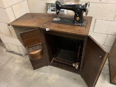 Singer sewing machine with doors + fold out table