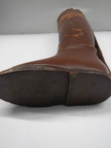 An unusual cigarette lighter in the form of a leather boot. - Image 4 of 5