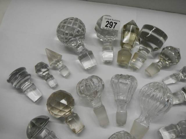 Approximately 20 glass decanter stoppers, various sizes - Image 2 of 4