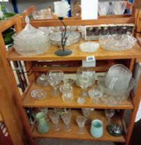 A quantity of glass items