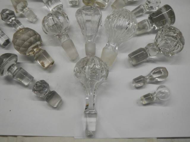 Approximately 20 glass decanter stoppers, various sizes - Image 3 of 4