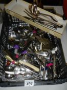 A good mixed lot of cutlery.