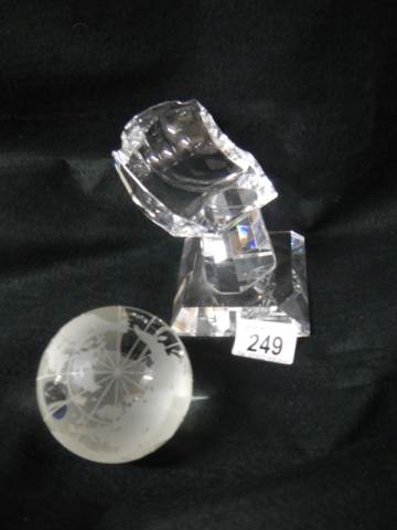 A superb quality crystal glass globe on rotating stand. - Image 3 of 3