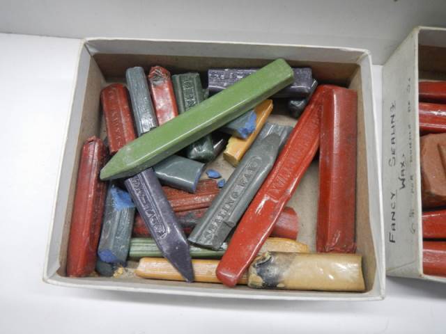 A Wax seal and two trays of sealing wax. - Image 5 of 6